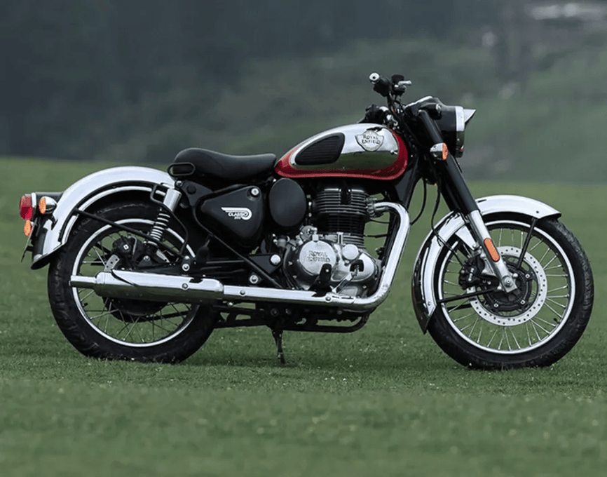 Royal Enfield Classic 350 बाइक का राइट साइड लुक, जो इसके रेट्रो और शाही डिजाइन को दर्शाता है।